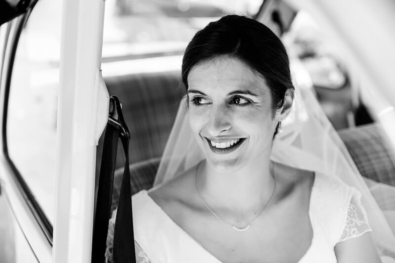 mariée dans une voiture olivier cousson photographe de mariage dunkerque
